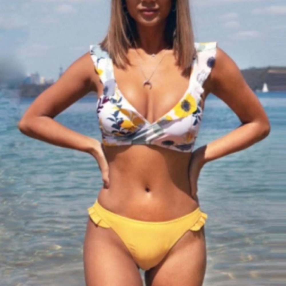 Cupshe Swim Ruffled Floral Wrap V-Neck Bikini